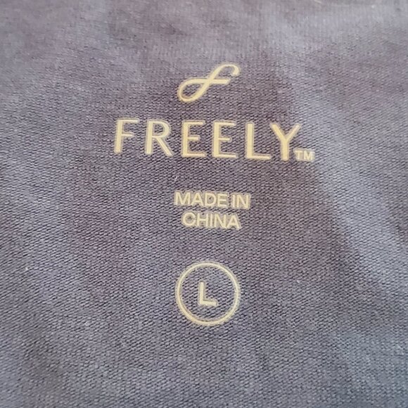 Freely-set of 2-sleeveless v neck tops- Sz large - Picture 2 of 6